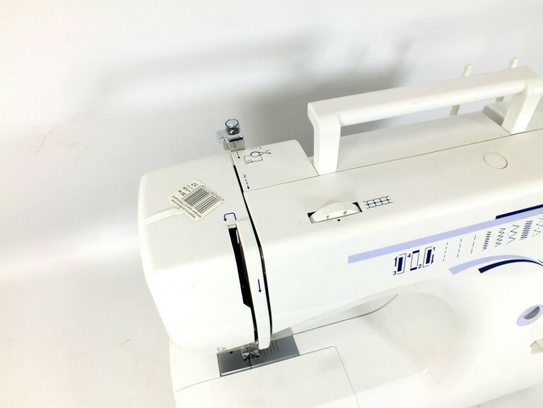 maszyna-do-szycia-quelle-privileg-1071-71-kolor-dominujacy-bialy