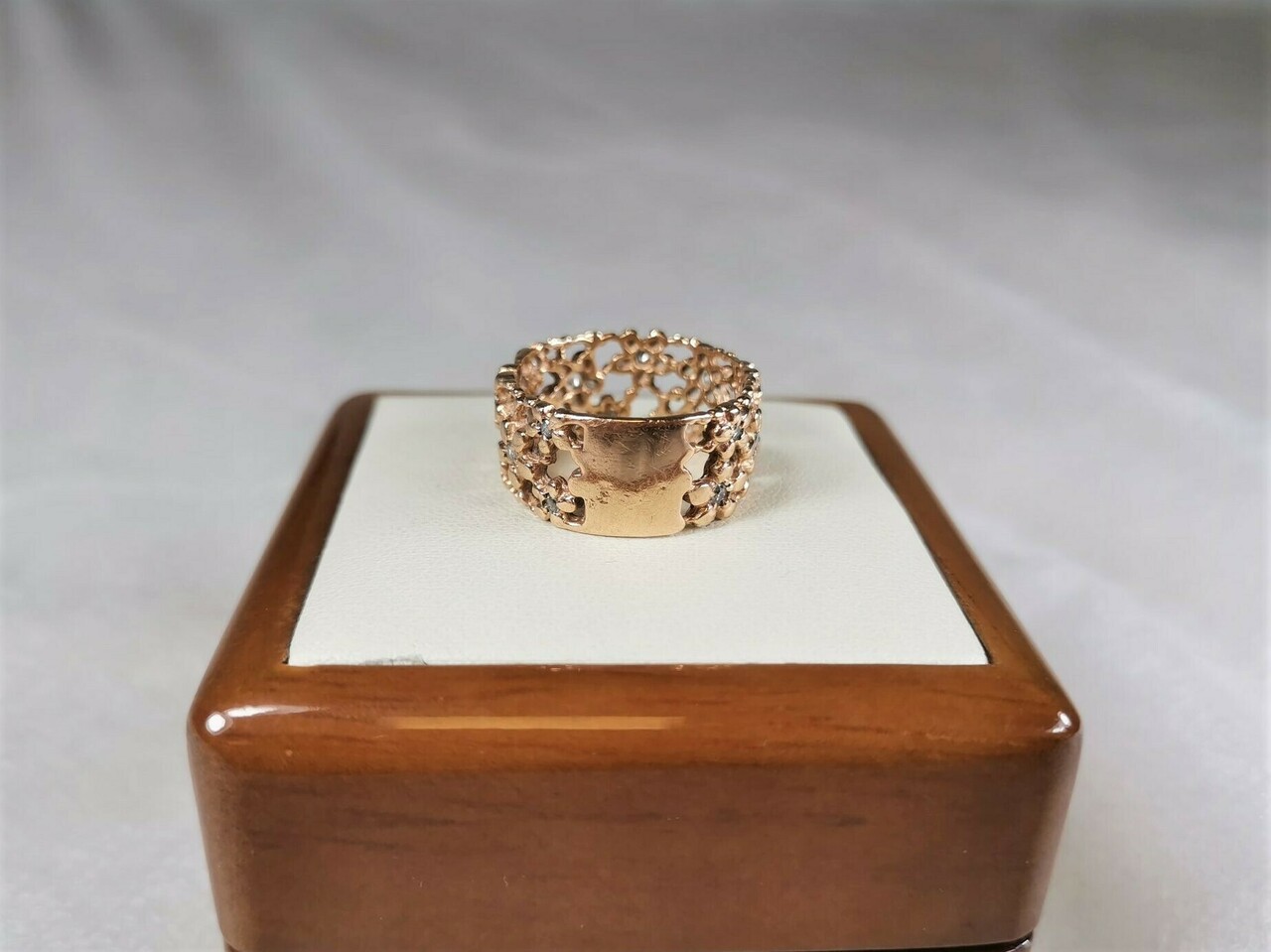 azurowa-zlota-obraczka-w-kwiatki-r-14-585-material-zloto