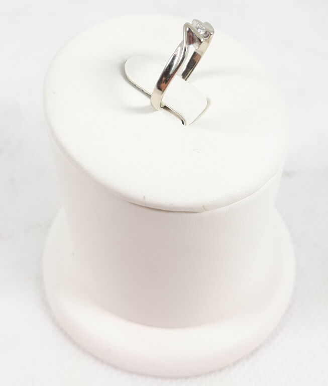 ciekawy-zloty-pierscioenk-z-diamentem-172g-500-004ct-r11-marka-226434-1704211