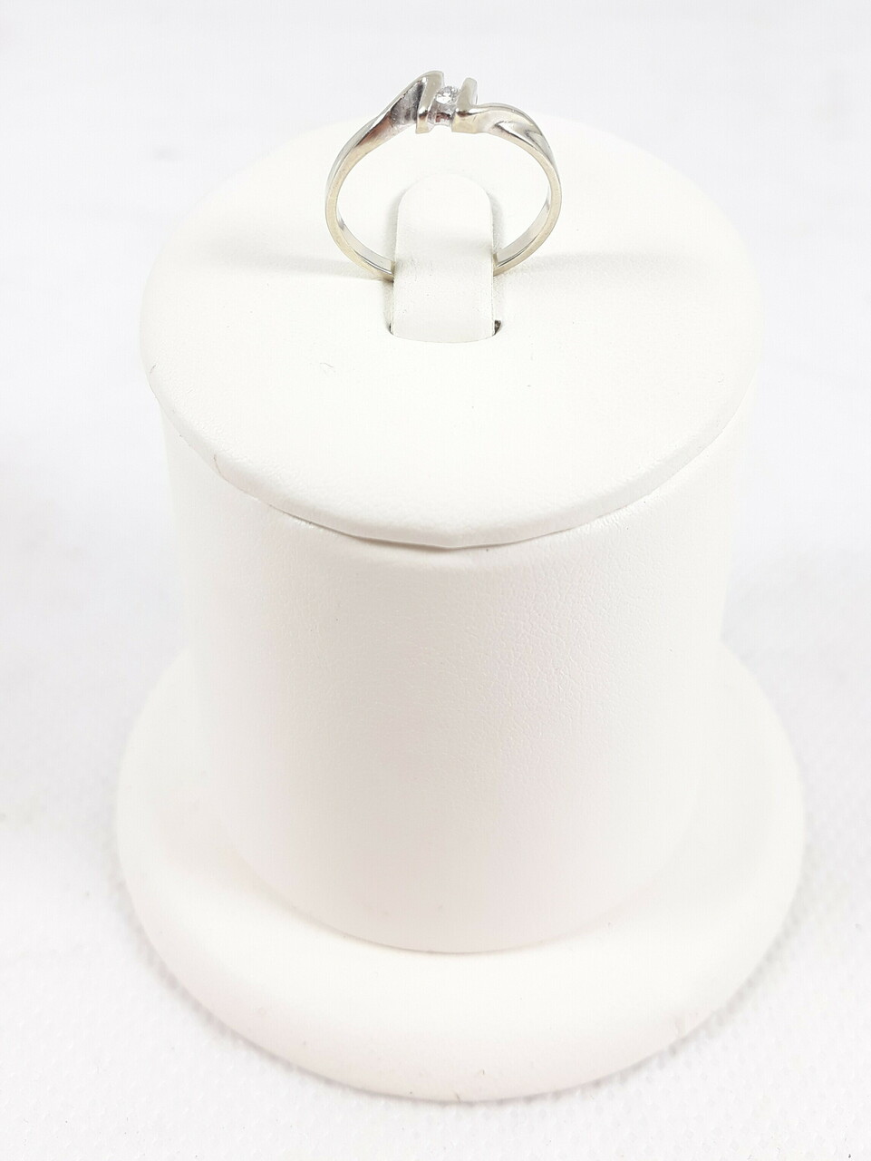 ciekawy-zloty-pierscioenk-z-diamentem-172g-500-004ct-r11-stan-11323-2