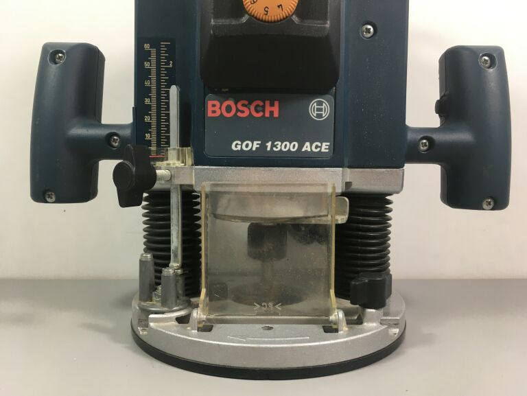 frezarka-gornowrzecionowa-bosch-gof-1300-ace-hit-rodzaj-frezarki-gornowrzecionowa