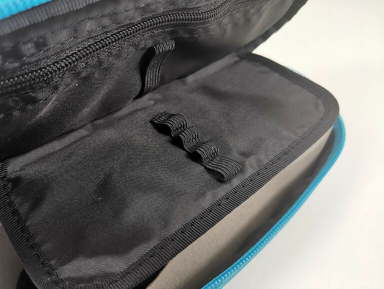 prosty-piornik-niebieski-stan-nowy