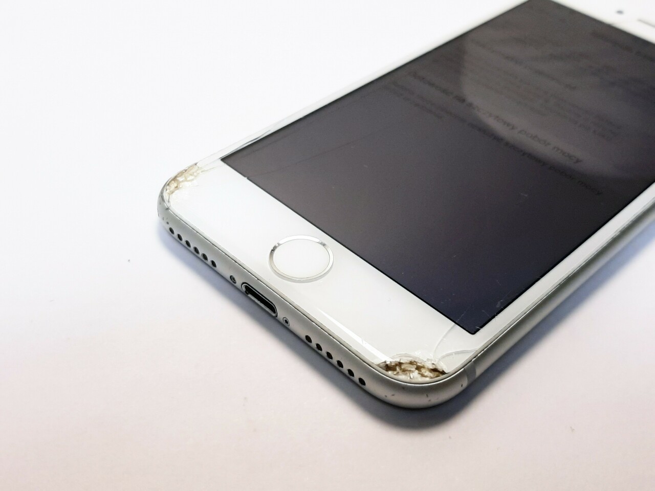 telefon-iphone-8-zbity-warto-kolor-inny