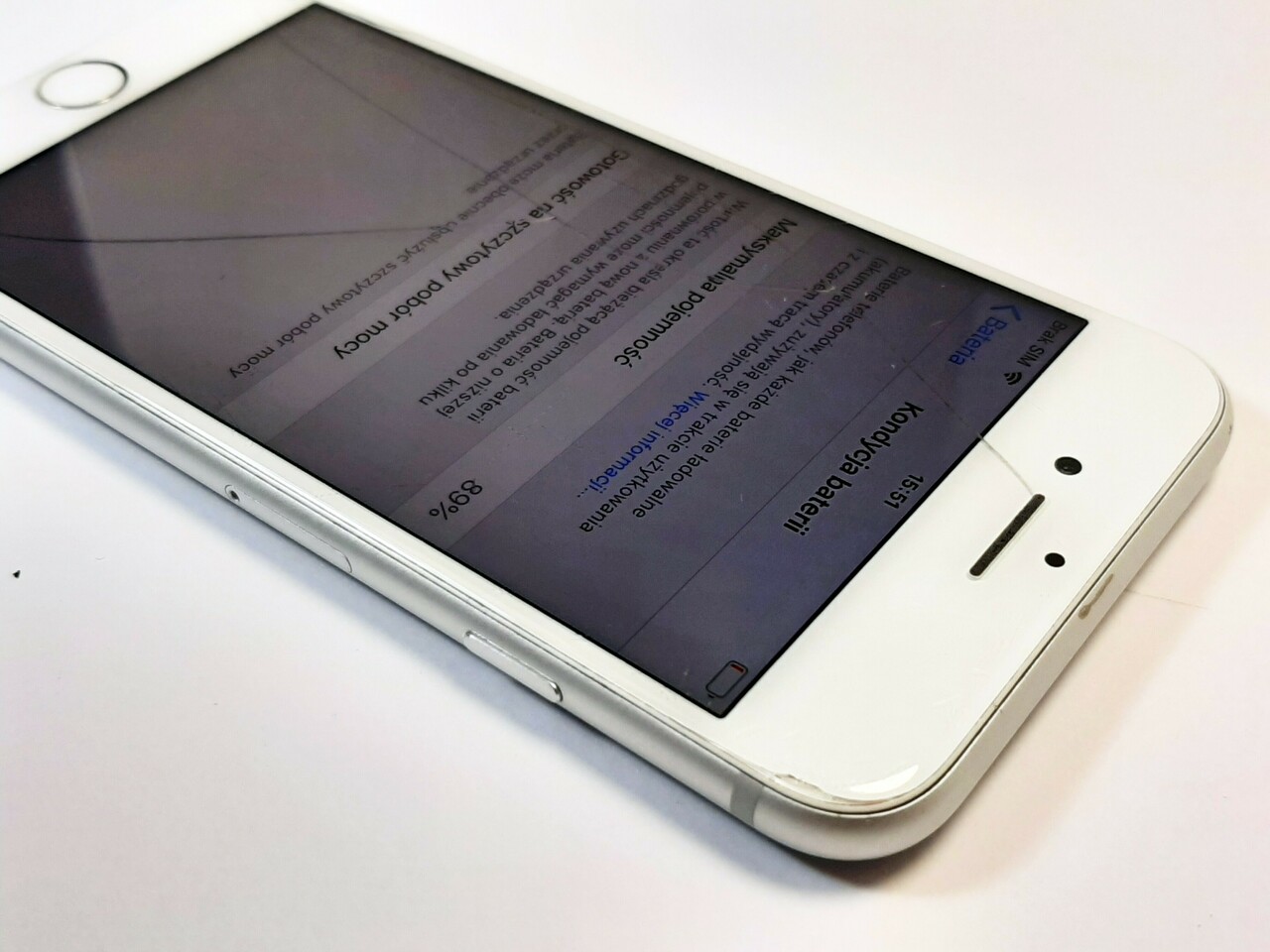 telefon-iphone-8-zbity-warto-typ-smartfon