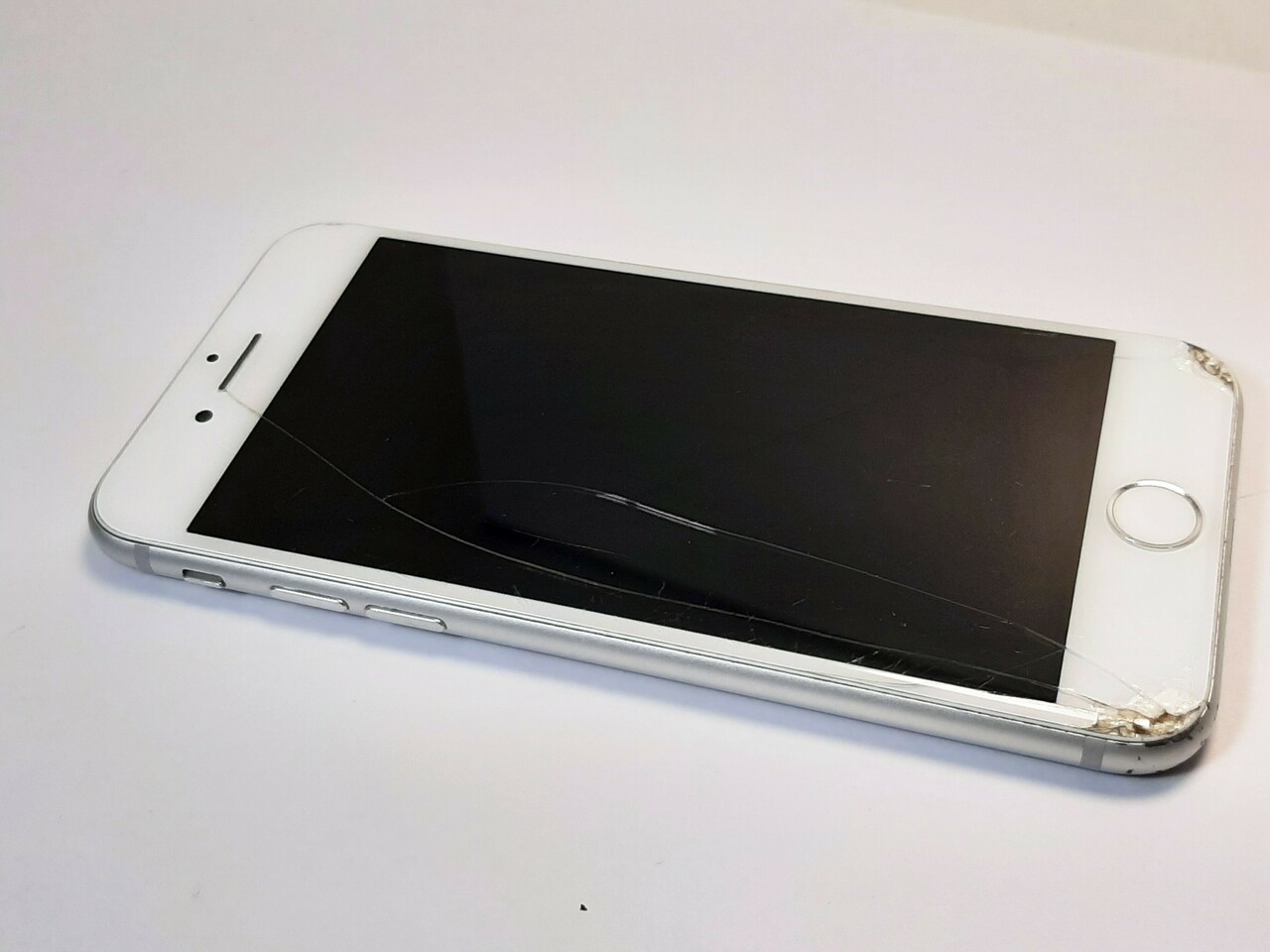 telefon-iphone-8-zbity-warto-stan-uzywany