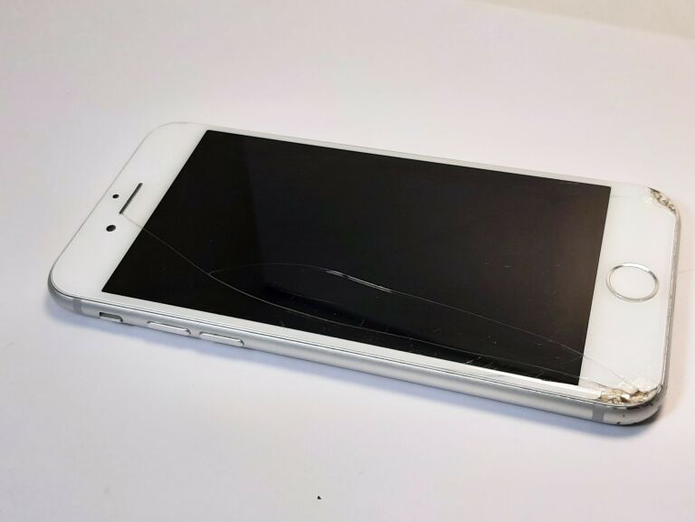 telefon-iphone-8-zbity-warto-stan-uzywany