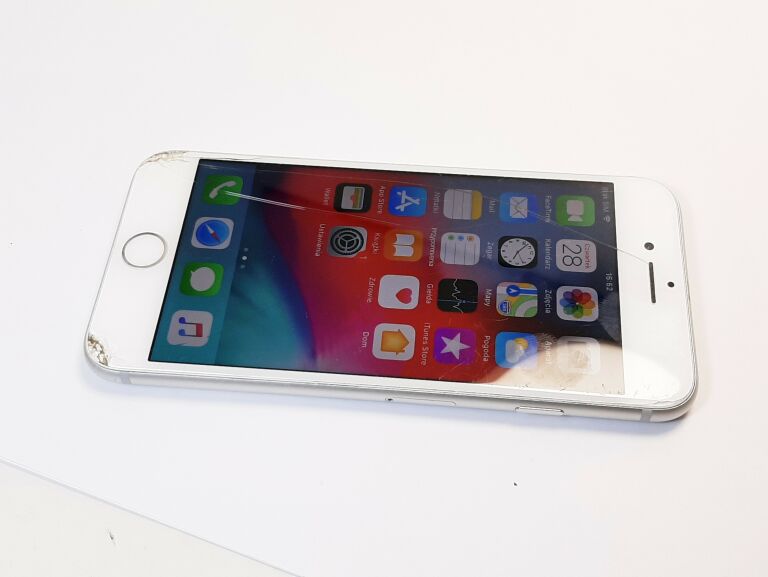 telefon-iphone-8-zbity-warto-wyszynskiego-24-tczew