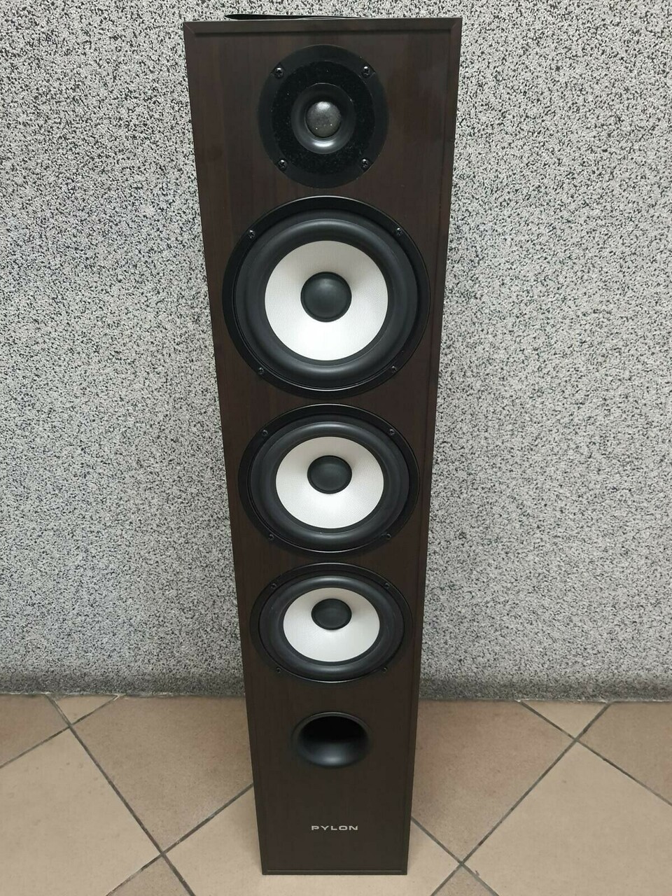 kolumna-podlogowa-pylon-pearl-27-okazja-stan-uzywany