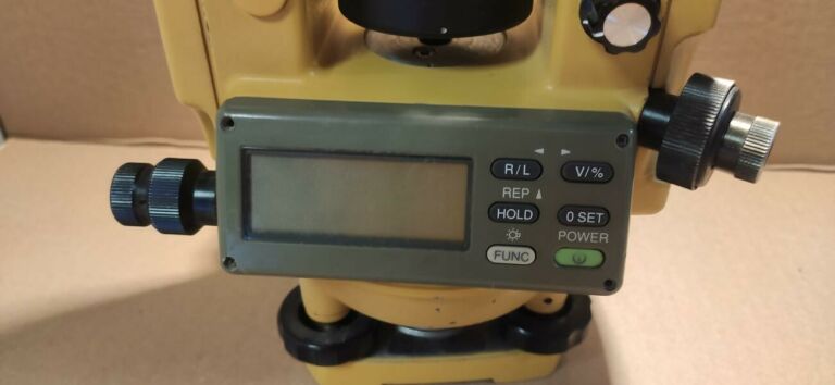 NIWELATOR TOPCON DT 209