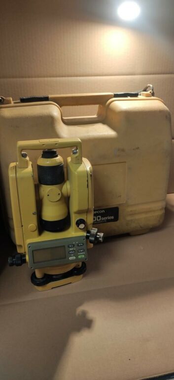 NIWELATOR TOPCON DT 209