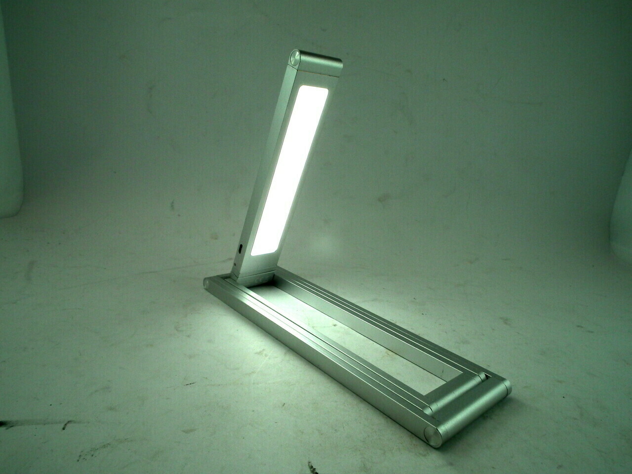 skladana-lampa-biurkowa-smukee-marka-smukee