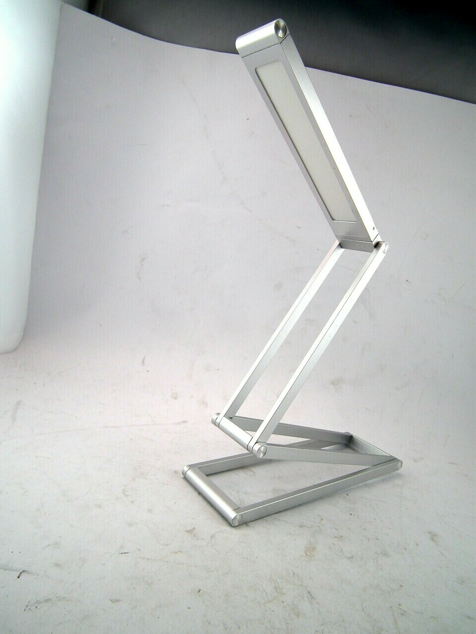 skladana-lampa-biurkowa-smukee-stan-uzywany