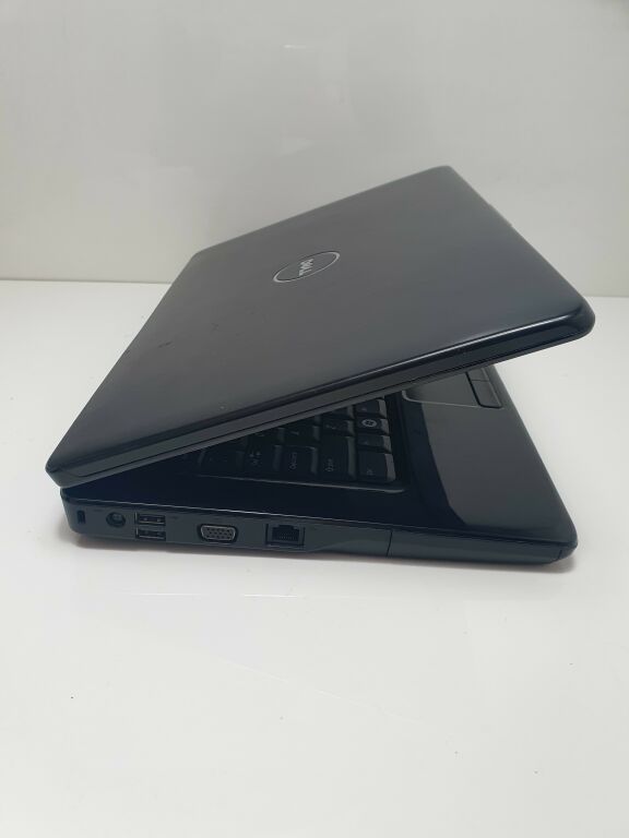 LAPTOP DELL 08225 OPIS!!