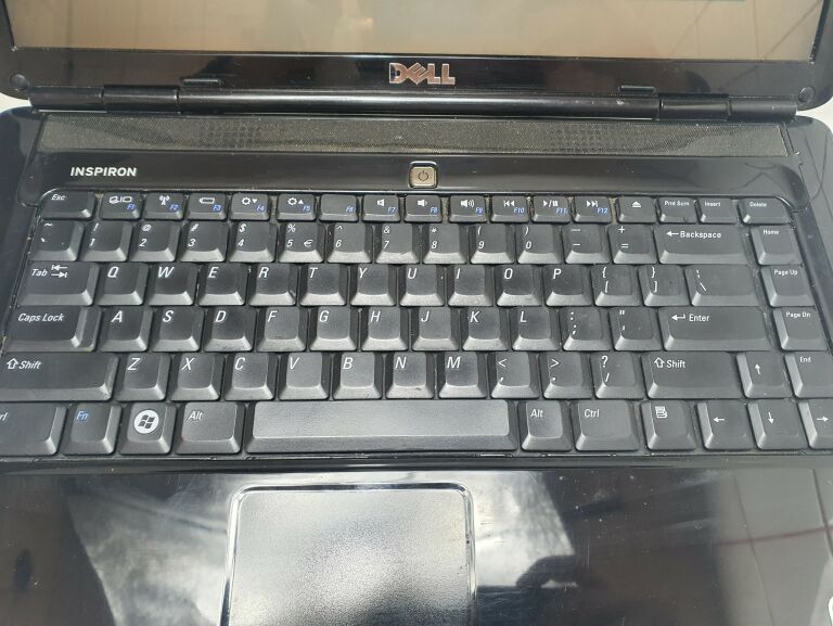 LAPTOP DELL 08225 OPIS!!
