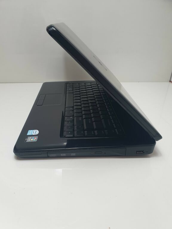 LAPTOP DELL 08225 OPIS!!