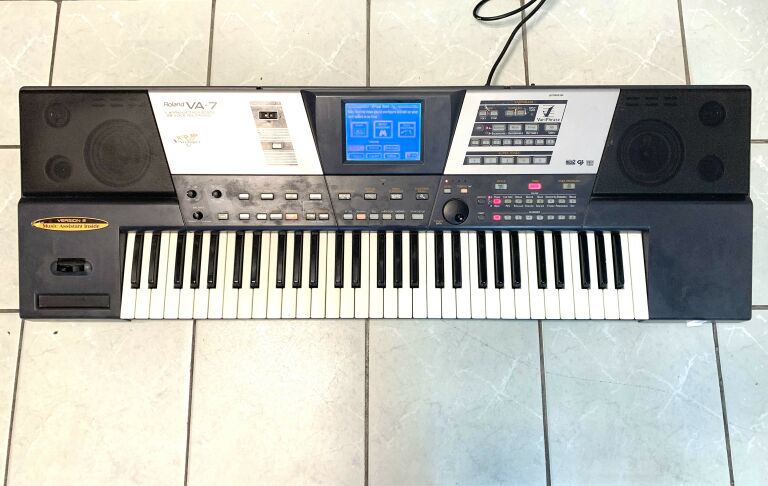 KEYBOARD/ARRANGER ROLAND VA7