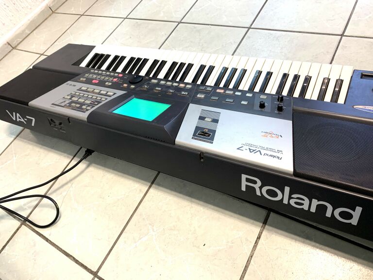 KEYBOARD/ARRANGER ROLAND VA7