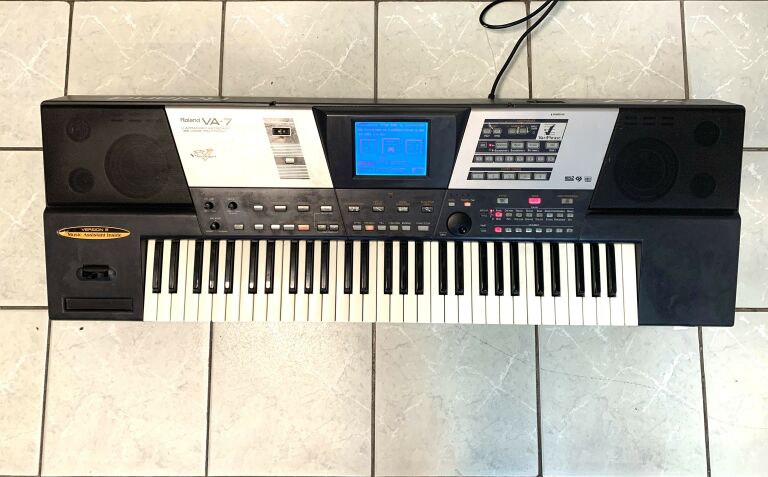 KEYBOARD/ARRANGER ROLAND VA7