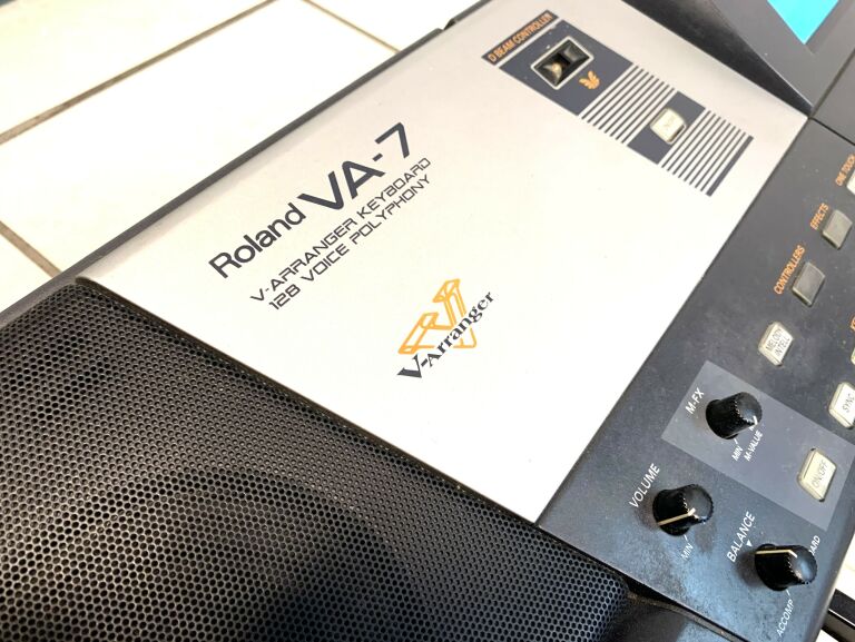 KEYBOARD/ARRANGER ROLAND VA7