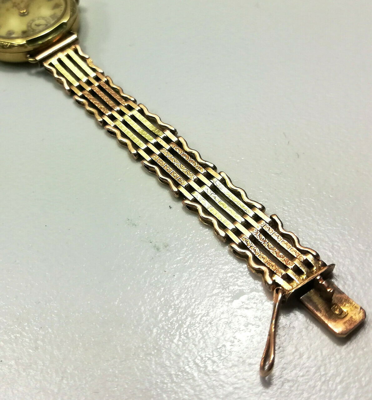 elegancki-zloty-zegarek-cyma-14k-mechanizm-mechaniczny