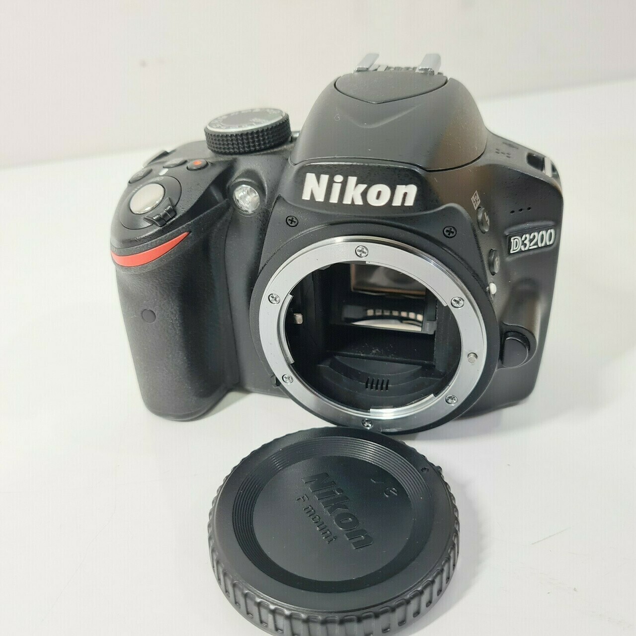 lustrzanka-nikon-d3200-body-akcesoria-w-zestawie-korpus