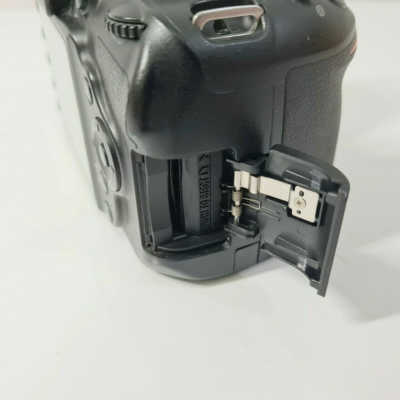 lustrzanka-nikon-d3200-body-akcesoria-model-d3200