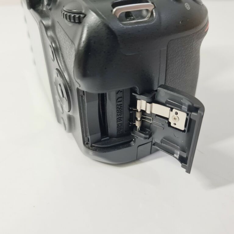 lustrzanka-nikon-d3200-body-akcesoria-model-d3200