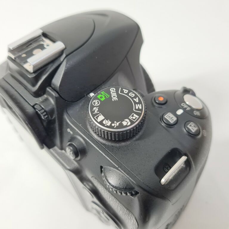 lustrzanka-nikon-d3200-body-akcesoria-marka-nikon