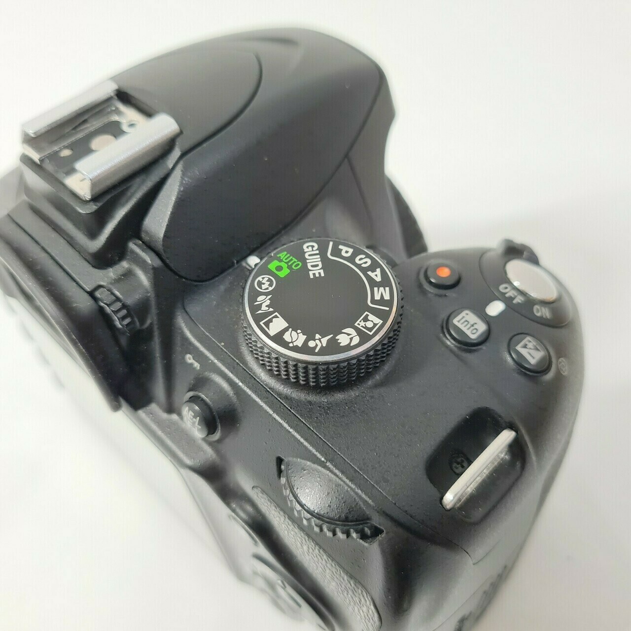 lustrzanka-nikon-d3200-body-akcesoria-marka-nikon