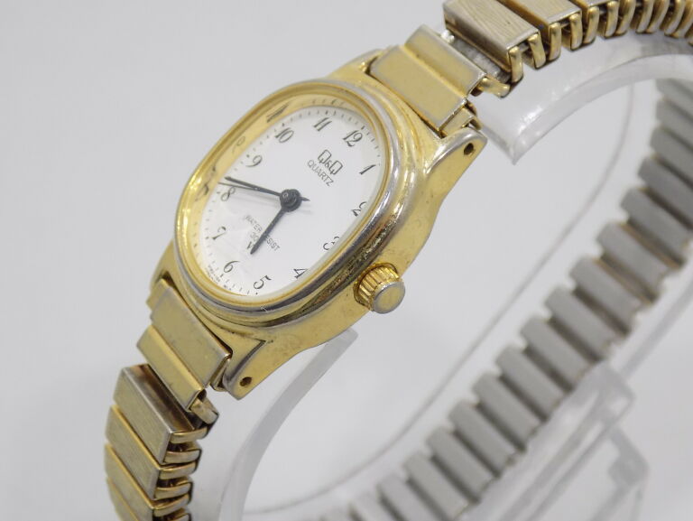 damski-zegarek-qq-japan-movt-ksztalt-koperty-owalna