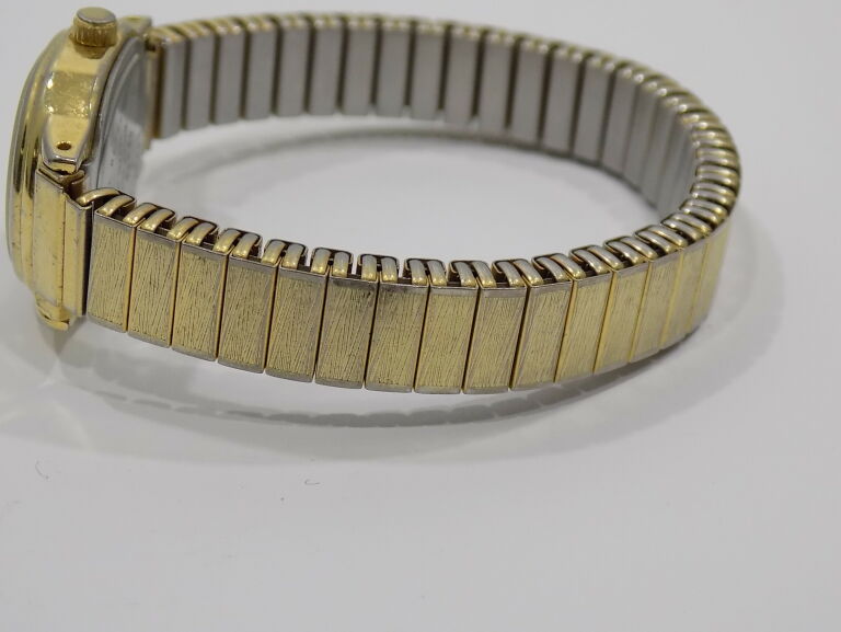 damski-zegarek-qq-japan-movt-typ-nareczny