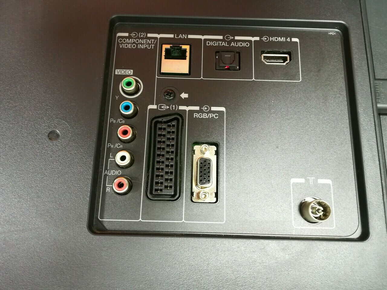 telewizor-toshiba-40l6353d-smart-tv-40-cali-opis-przekatna-ekranu-cale-40