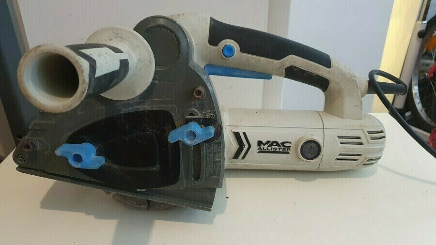 bruzdownica-macallister-gola-dabrowskiego-93-obok-poczty-lodz