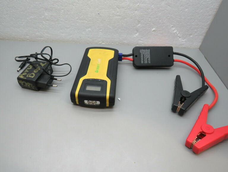 POWERBANK SAMOCHODOWY GREENCELL G02 + KLEMY LAD