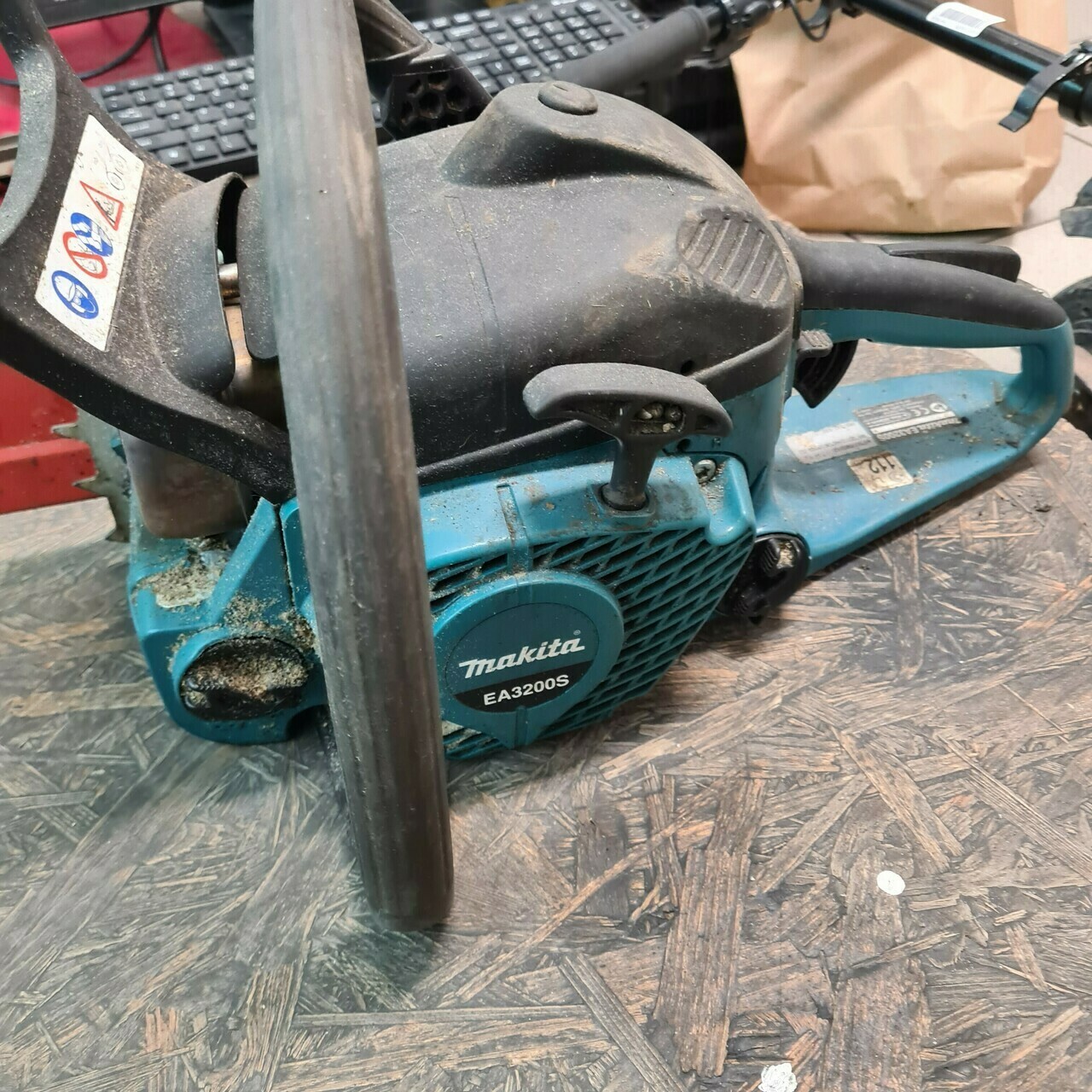 pila-spalinowa-makita-ea-3200-uzywana-armii-krajowej-26c-pkp-walbrzych