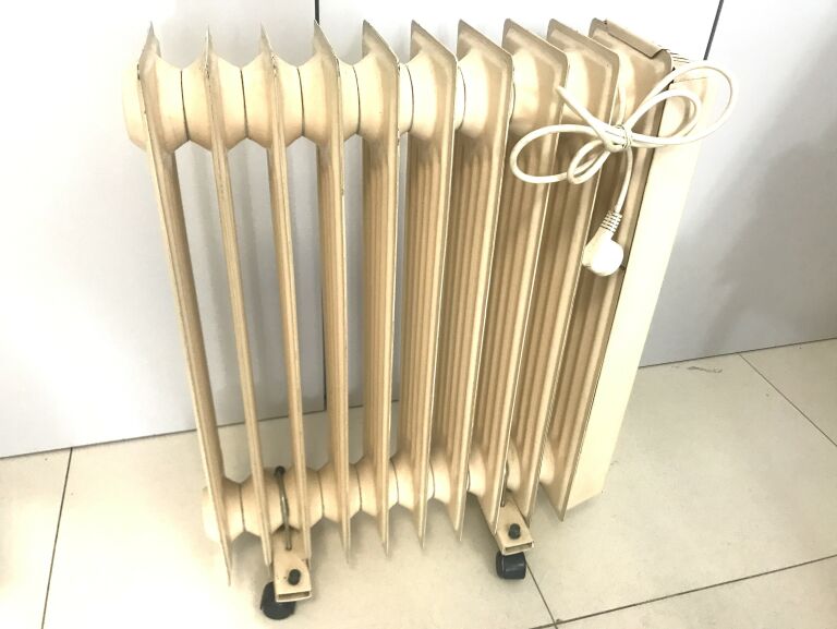 OGRZEWACZ WNĘTRZOWY OLEJOWY 1400W