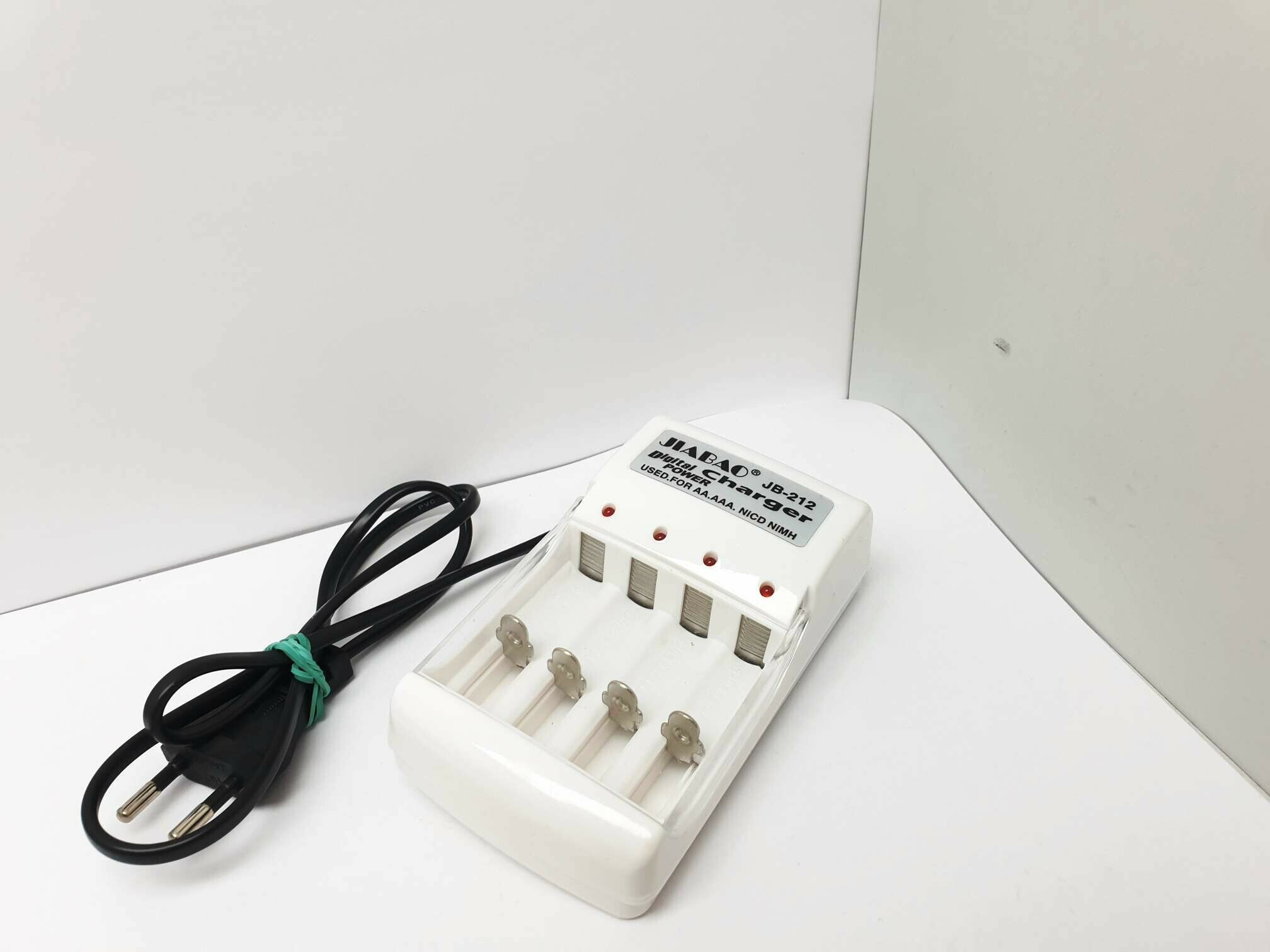 ladowarka-baterii-jiabao-jb-212-ean-4038373901286