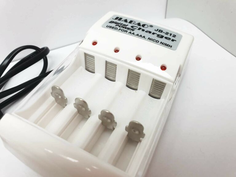 ladowarka-baterii-jiabao-jb-212-kod-producenta-1212