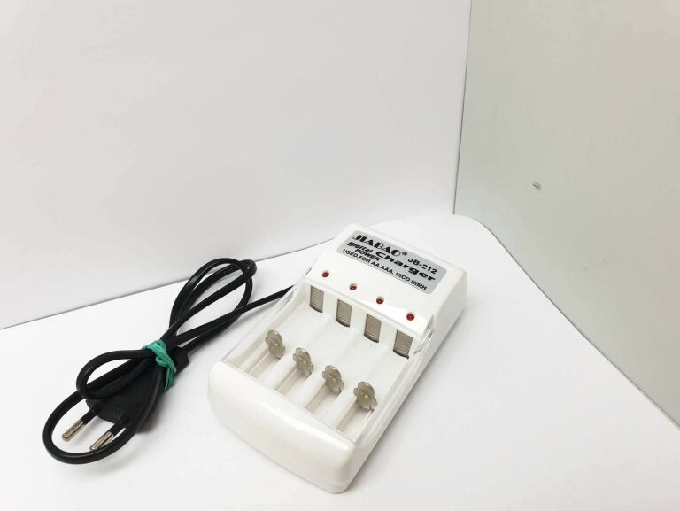 ladowarka-baterii-jiabao-jb-212-ean-4038373901286