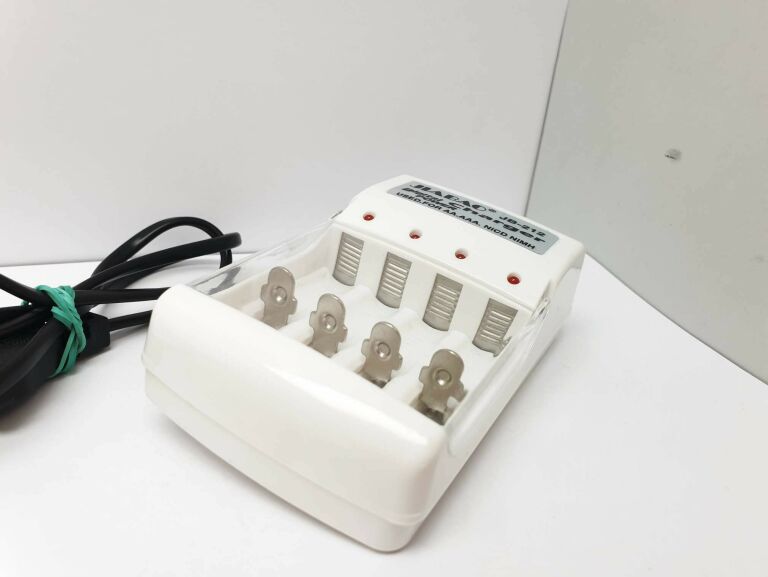 ladowarka-baterii-jiabao-jb-212-stan-uzywany