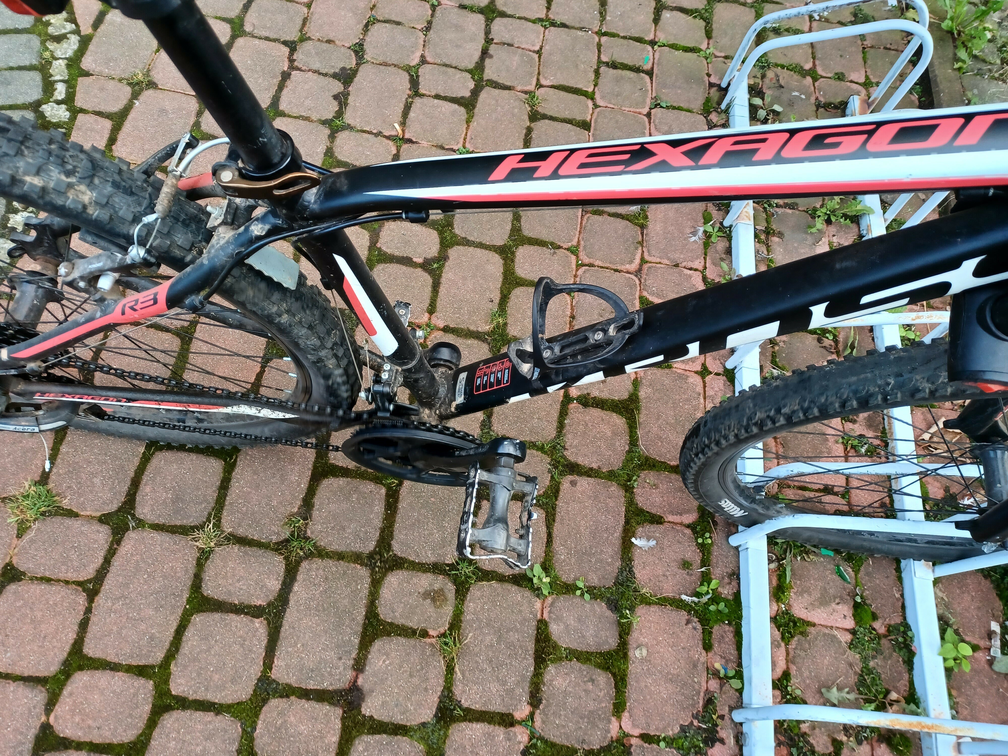 rower-gorski-kross-hexagon-czarno-czerwony-kolor-czarny