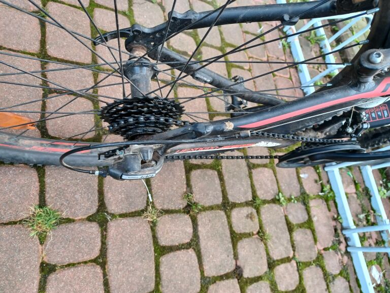 rower-gorski-kross-hexagon-czarno-czerwony-marka-kross