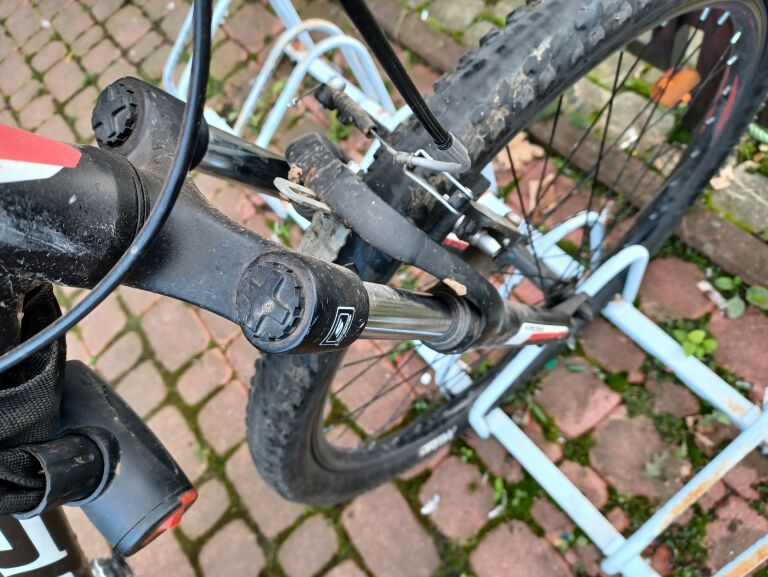 rower-gorski-kross-hexagon-czarno-czerwony-rodzaj-inny