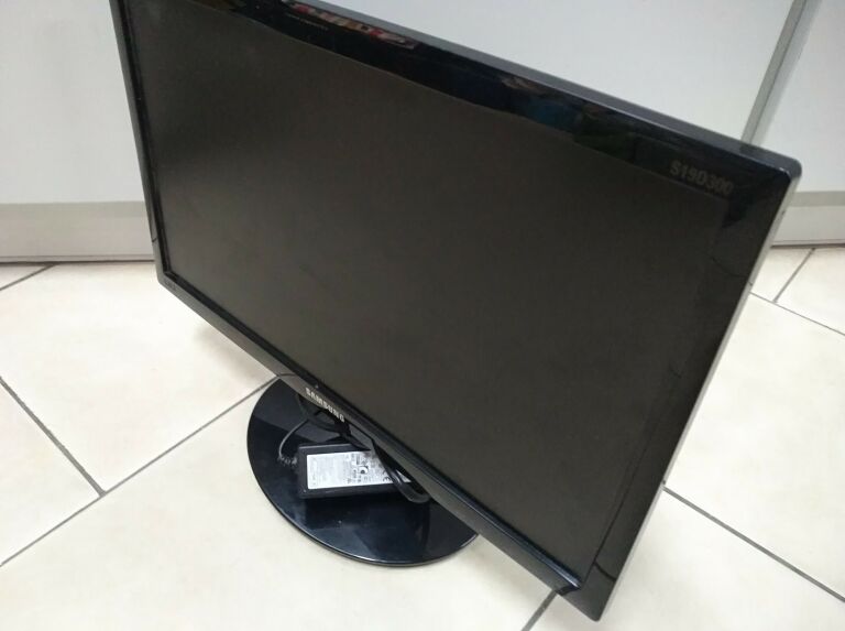 MONITOR SAMSUNG S19D300NY 19"