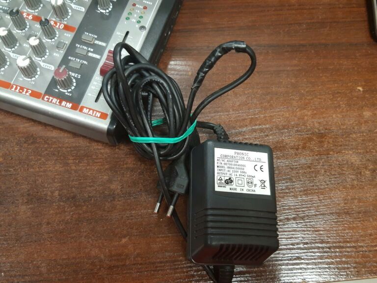 MIKSER PHONIC AM440+ ZASILACZ