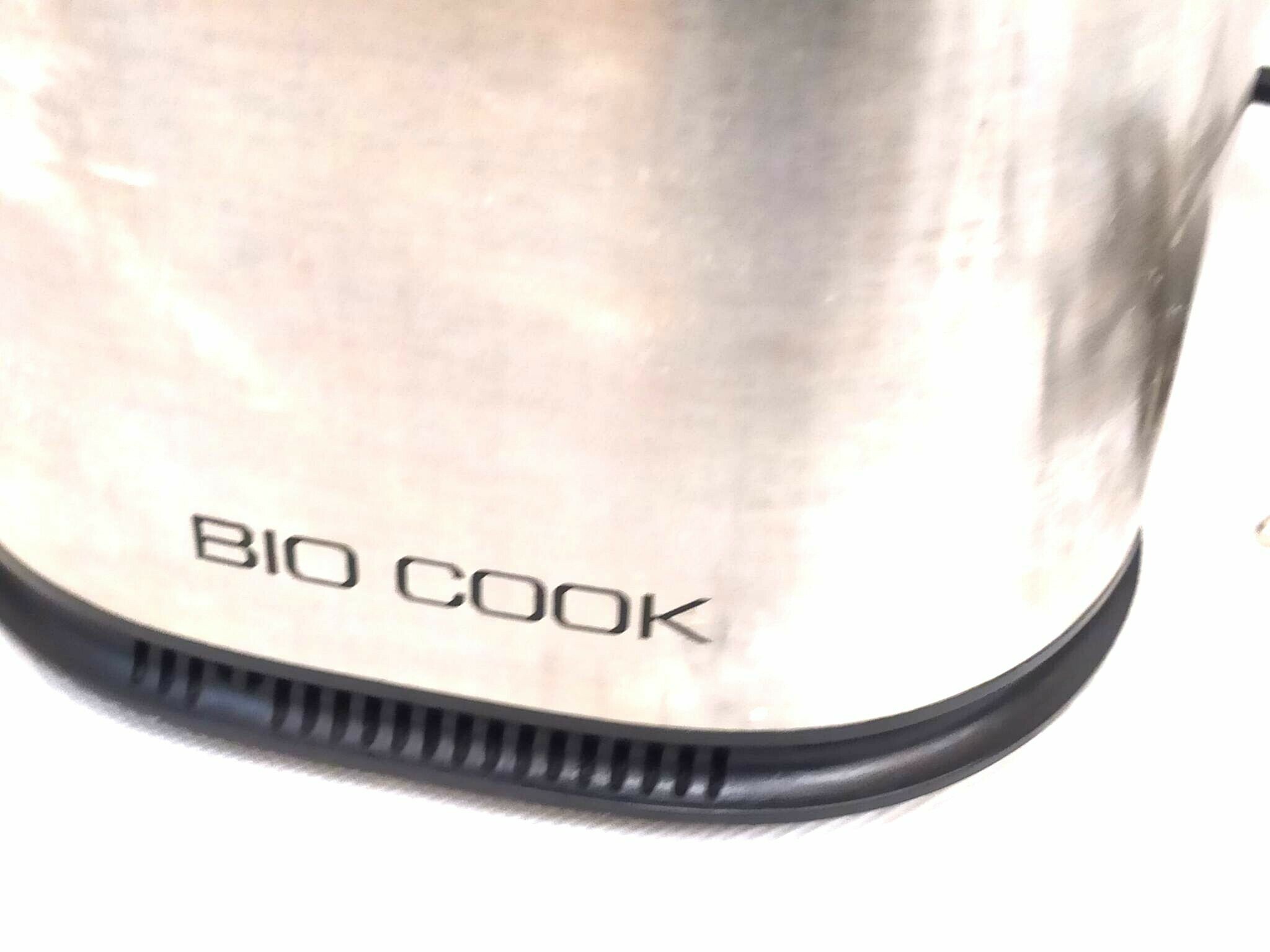 wyciskarka-wolnoobrotowa-bio-cook-jt-2015-opis-kolor-dominujacy-srebrnyszary