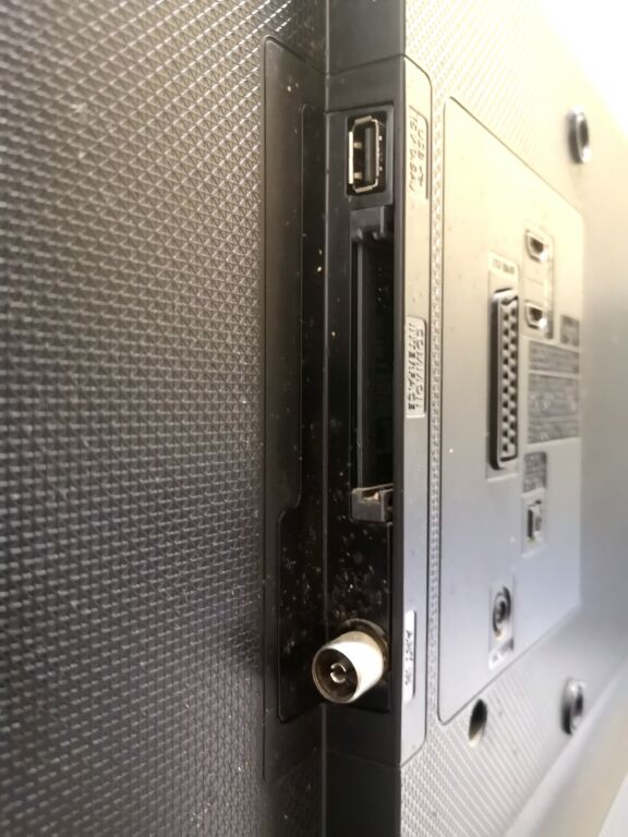 TV SAMSUNG UE32K4100AW + PILOT