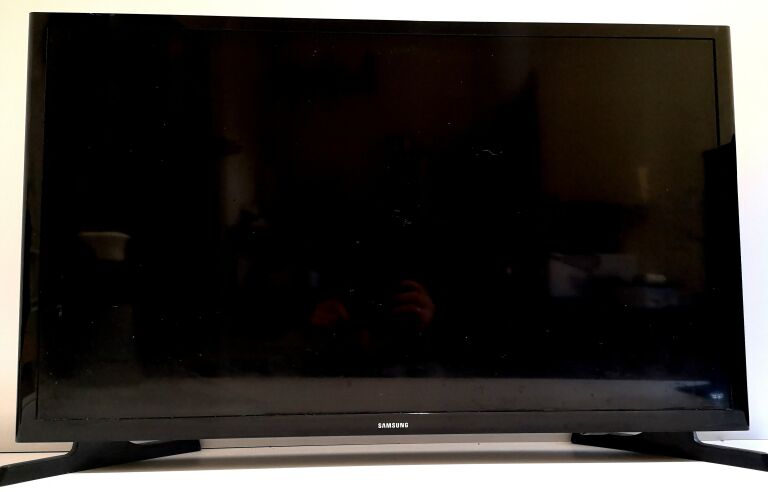 TV SAMSUNG UE32K4100AW + PILOT