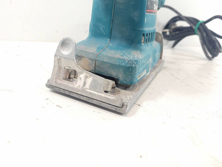 szlifierka-oscylacyjna-makita-bo3700-stan-uzywany
