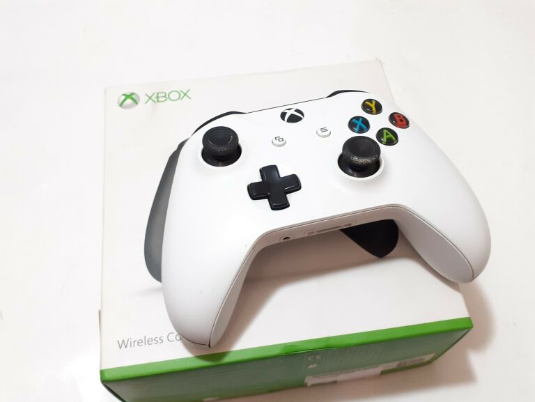 PAD XBOX ONE 1708 BIAŁY